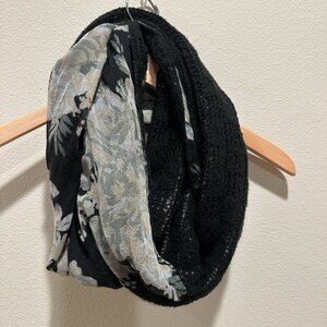 2 for $10!! 🎁 Xhilaration Reversible Floral and Black Infinity Scarf
